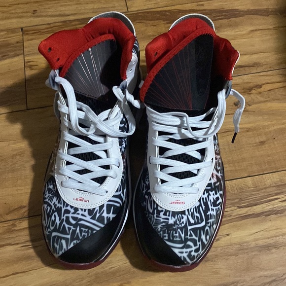 Lebron Grafitti - Picture 2 of 3